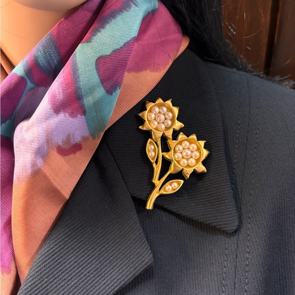 Vintage 1950s Golden Sunflower and Pearl Brooch